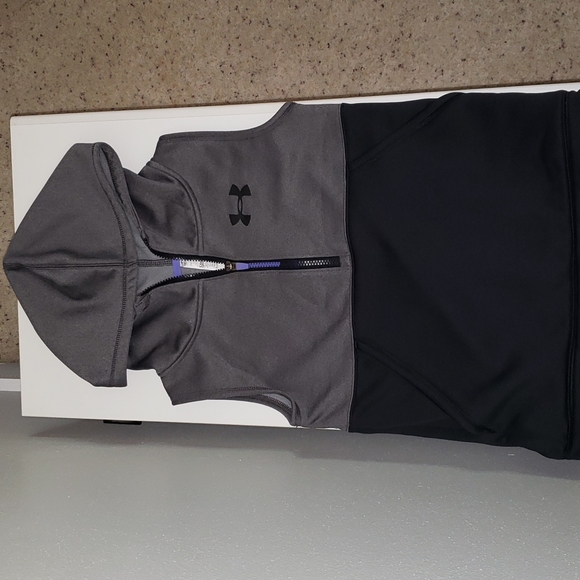 UNDER ARMOUR Storm1 Cold Gear Hooded Vest - Youth Med - Gray/Black Purple Zipper - Picture 2 of 4